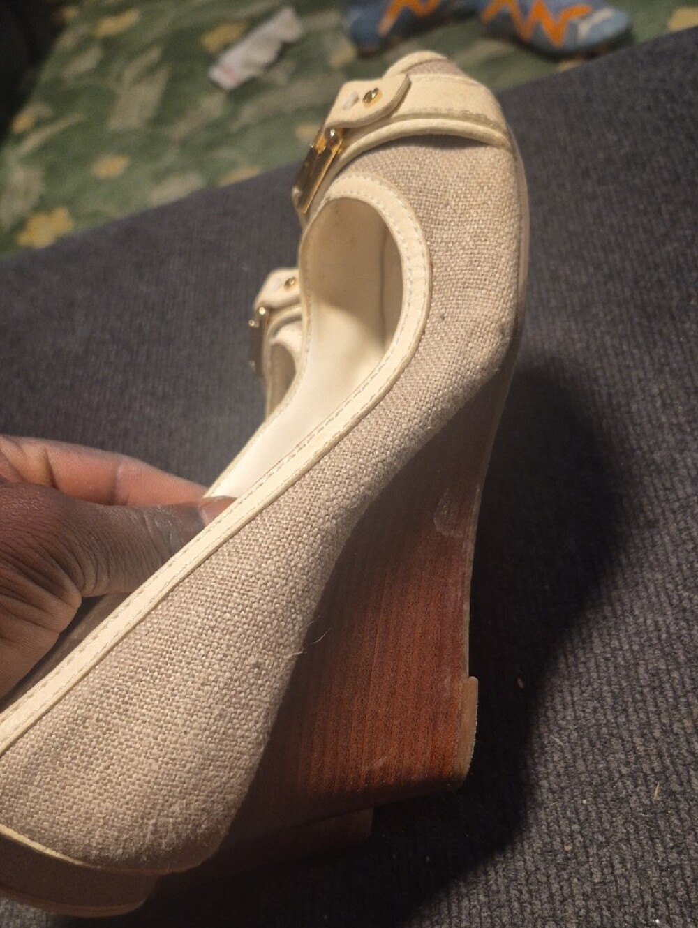 Tory Burch Cream Peep-Toe Kitten Heel Pumps with Gold Logo - Picture 3 of 9